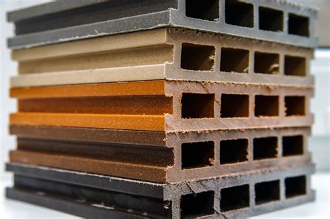  Wood Plastic Composite: Um material revolucionário para aplicações de alta performance e durabilidade em ambientes externos!